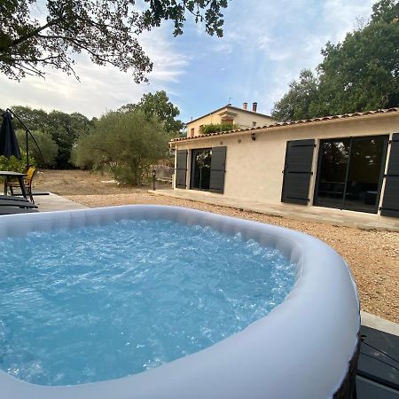 Appartement De Charme Avec Jaccusi Vezenobres Exterior photo